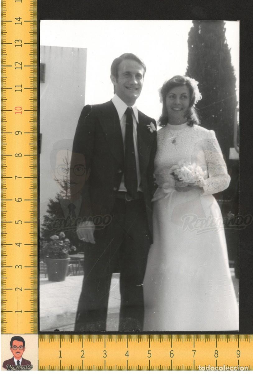 Fotograf&iacute;a antigua: D&Iacute;A DE BODA: PAREJA GUAPOS NOVIOS POSAN RAMO FLORES - MATRIMONIO HOMBRE MUJER - FOTO ANTIGUA A&Ntilde;OS 60