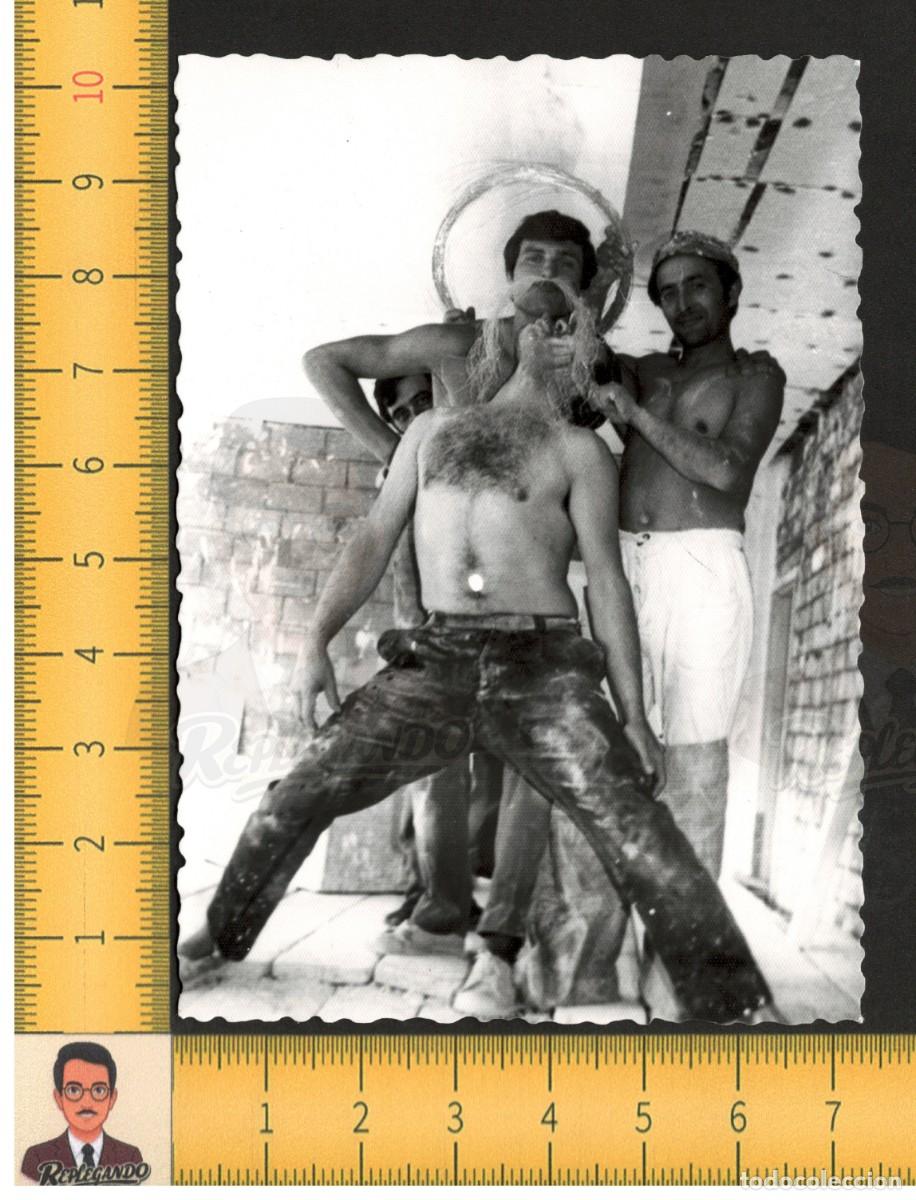 Fotograf&iacute;a antigua: SAN ALBA&Ntilde;IL / ALBA&Ntilde;ILES POSANDO SANTO OBRERO / FOTO ANTIGUA A&Ntilde;OS 60 / LGTB HOMBRE SEXY TORSO DESNUDO