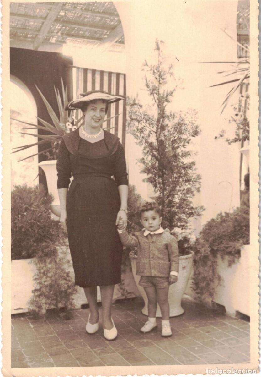 Fotograf&iacute;a antigua: :::: LL202 - FOTOGRAFIA - ELEGANTE SE&Ntilde;ORA CON SU NI&Ntilde;O - 17 X 11,5 CM.