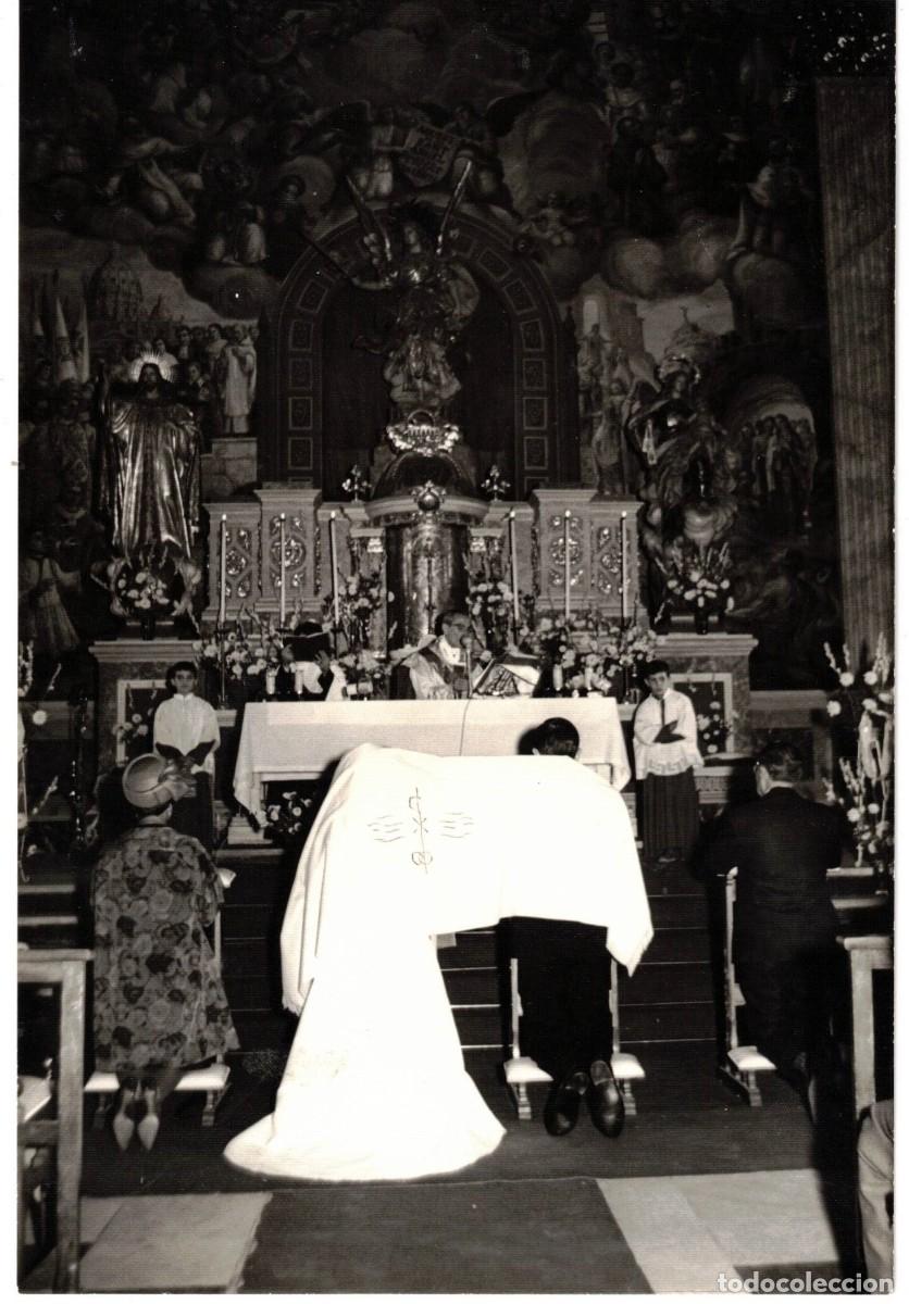 Fotograf&iacute;a antigua: :::: LL207 - FOTOGRAFIA - PAREJA DE NOVIOS EN EL ALTAR - 17 X 12 CM.