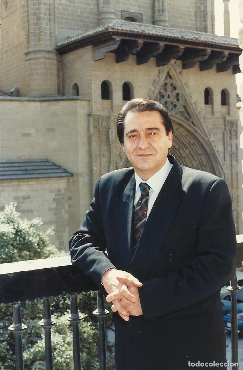 Fotograf&iacute;a antigua: Al Duerr. Alcalde de Huesca. (1995-1997). Fotograf&iacute;a firmada detr&aacute;s. 1996. Papel Kodak.