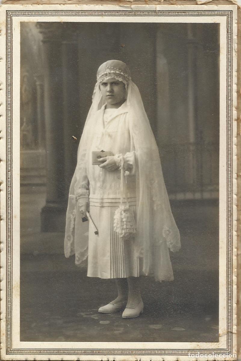 Fotograf&iacute;a antigua: Fotograf&iacute;a Primera Comuni&oacute;n. Ni&ntilde;a. M. Bolduin. Valencia. Casa Garc&iacute;a. Ecce Agnus Dei modernista.