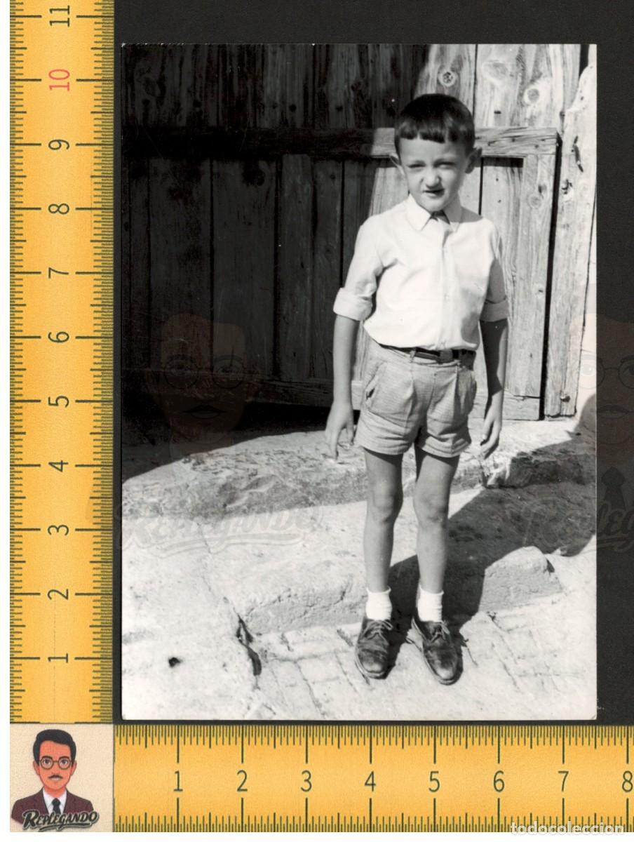 Fotograf&iacute;a antigua: RETRATO SIMP&Aacute;TICO NI&Ntilde;O BERMUDAS Y OREJAS GRANDES - FOTO ANTIGUA A&Ntilde;OS 50/60 - INFANCIA FELIZ PUEBLO