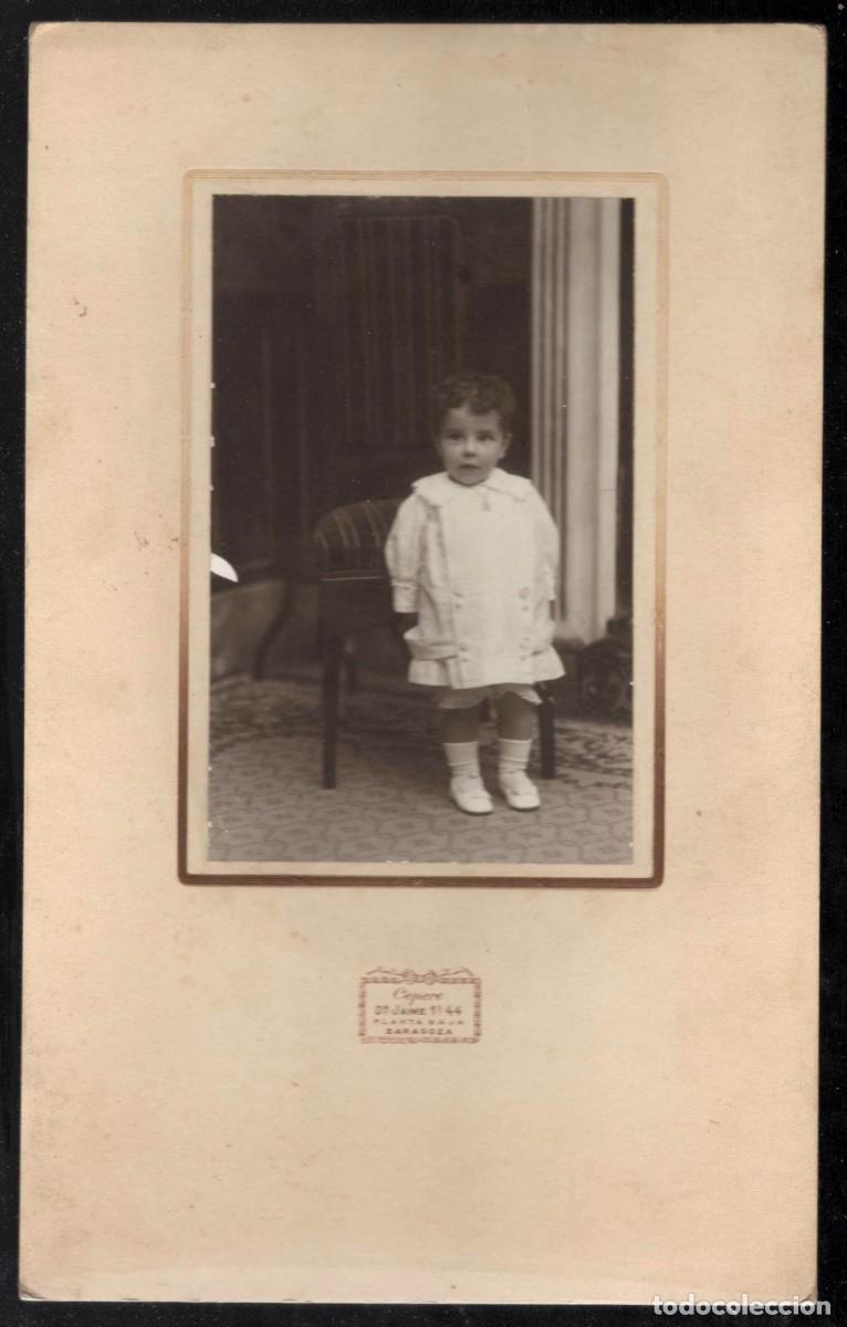Fotograf&iacute;a antigua: Fotograf&iacute;a antigua de una ni&ntilde;a (o ni&ntilde;o peque&ntilde;o). Fot. Cepero, Zaragoza