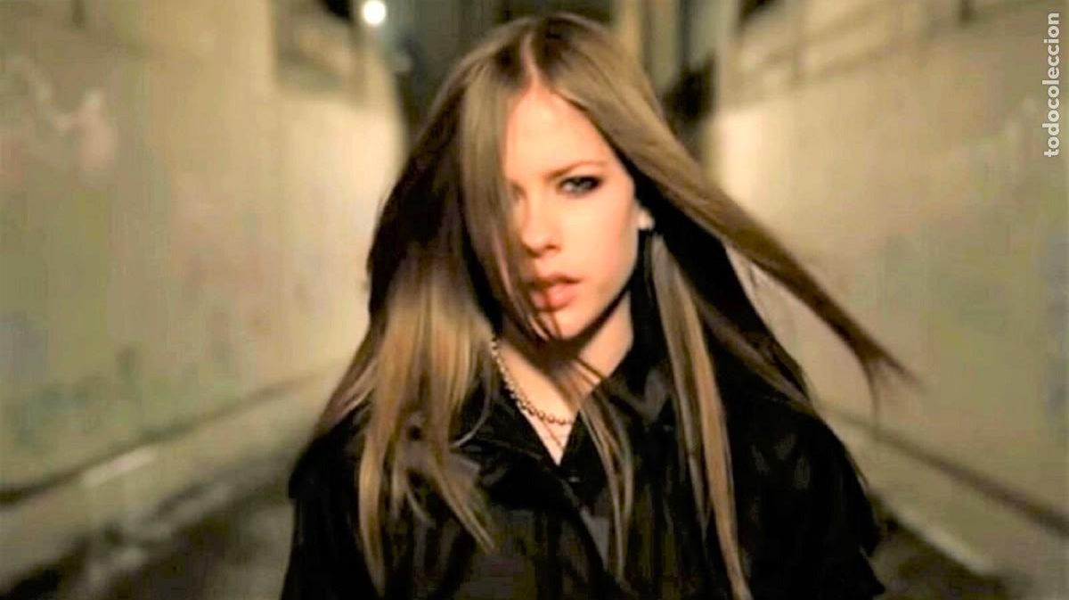 Fotograf&iacute;a antigua: AVRIL LAVIGNE. CANTANTE. FOTOGRAFIA.