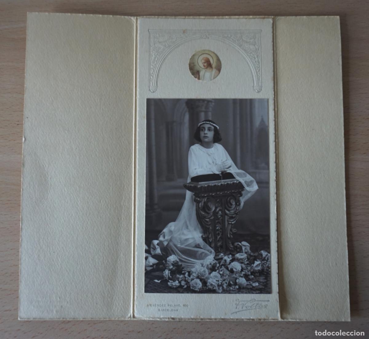 Antique Photography: Fotogrf&iacute;a primera comunion en carpeta, fotografo F.Voltas (Barceona) medidas 9 x 21 cm
