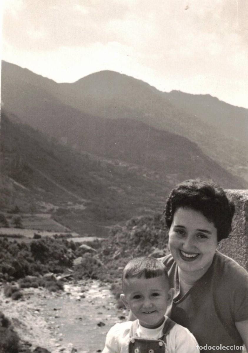 Fotograf&iacute;a antigua: :::: Q468 - FOTOGRAFIA - SE&Ntilde;ORA CON SU NI&Ntilde;O - RIO GALLEGO 1955
