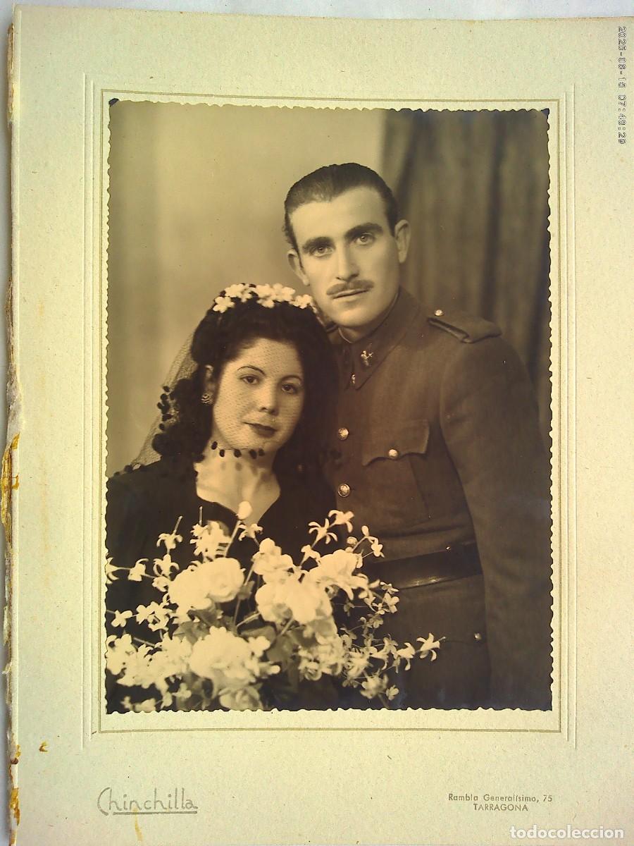 Fotograf&iacute;a antigua: GUARDIA CIVIL : PRECIOSA FOTO DE BODA DE AGENTE , A&Ntilde;OS 40. DE CHINCHILLA , TARRAGONA ... 17,5 X 23,5