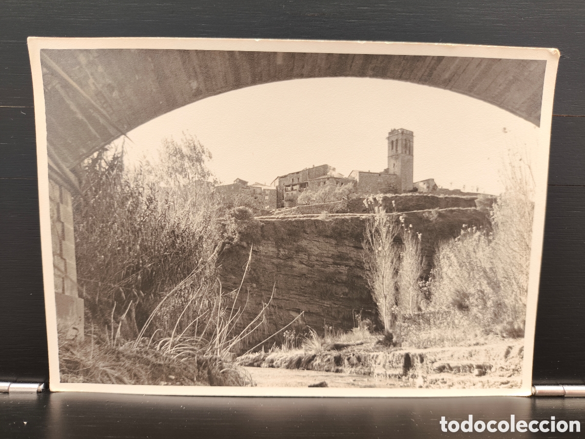 Fotograf&iacute;a antigua: Antigua fotograf&iacute;a vista casco antiguo Art&eacute;s Iglesia Rom&aacute;nica Santa Mar&iacute;a Foto Jaime Catot Barcelona