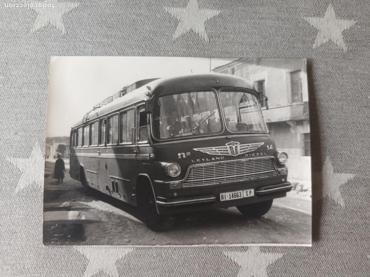 Fotograf&iacute;a antigua: FOTOGRAFIA AUTOCAR AUTOBUS MATRICULA BILBAO. MARCA LEYLAND DIESEL