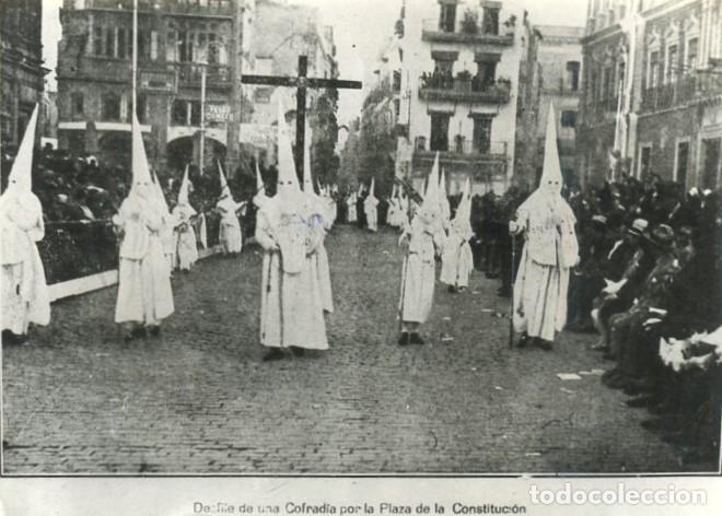 Fotograf&iacute;a antigua: REPRODUCCION FOTOGRAFICA DE LA S.SANTA DE SEVILLA, DESFILE DE UNA COFRADIA. FOTOSESANTA-291 ,5