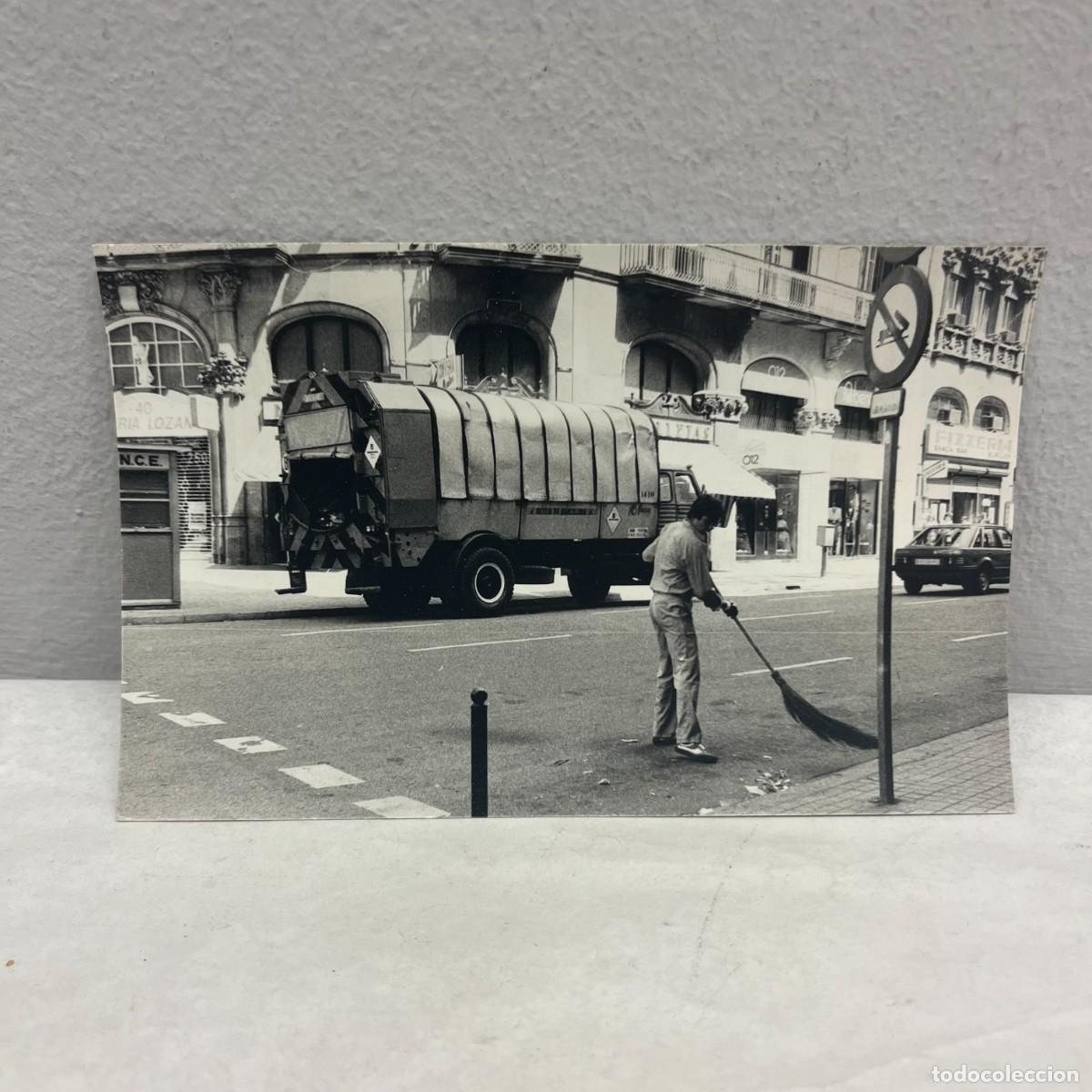 Fotograf&iacute;a antigua: ANTIGUA FOTOGRAFIA - CAMI&Oacute;N - C/ FONTANELLA, PLA&Ccedil;A CATALUNYA - 1985 - 140 X 90 MM / 4625