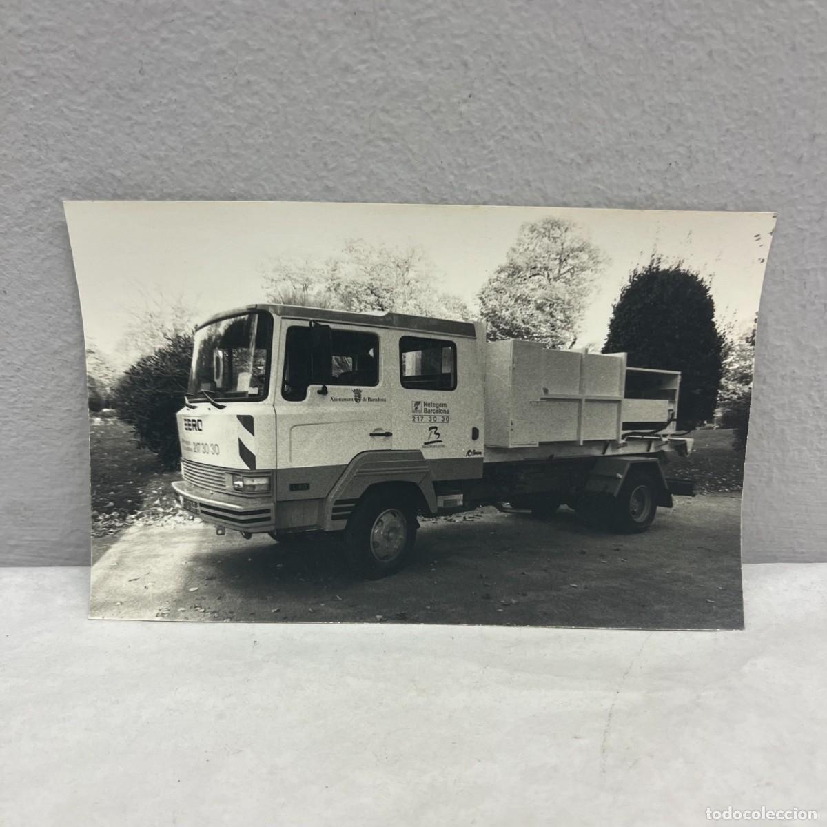 Fotograf&iacute;a antigua: ANTIGUA FOTOGRAFIA - CAMI&Oacute;N LIMPIEZA - NISSAN EBRO - NETEGEM BARCELONA - 1985 - 140 X 90 MM / 4631