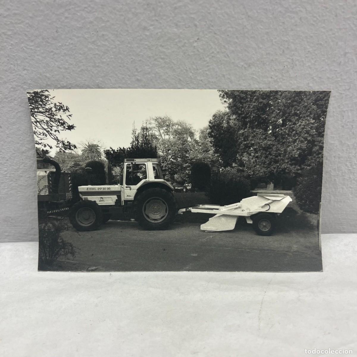 Fotograf&iacute;a antigua: ANTIGUA FOTOGRAFIA - TRACTOR CL&Aacute;SICO DE LIMPIEZA - NETEGEM BARCELONA - 1985 - 140 X 90 MM / 4634