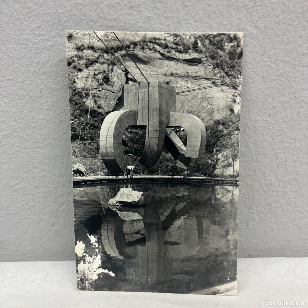 Fotografia antiga: ANTIGUA FOTOGRAFIA - ESCULTURA DE CHILLIDA, PARC DE LA CREUETA DEL COLL - 1987 - 140 X 90 MM / 4702