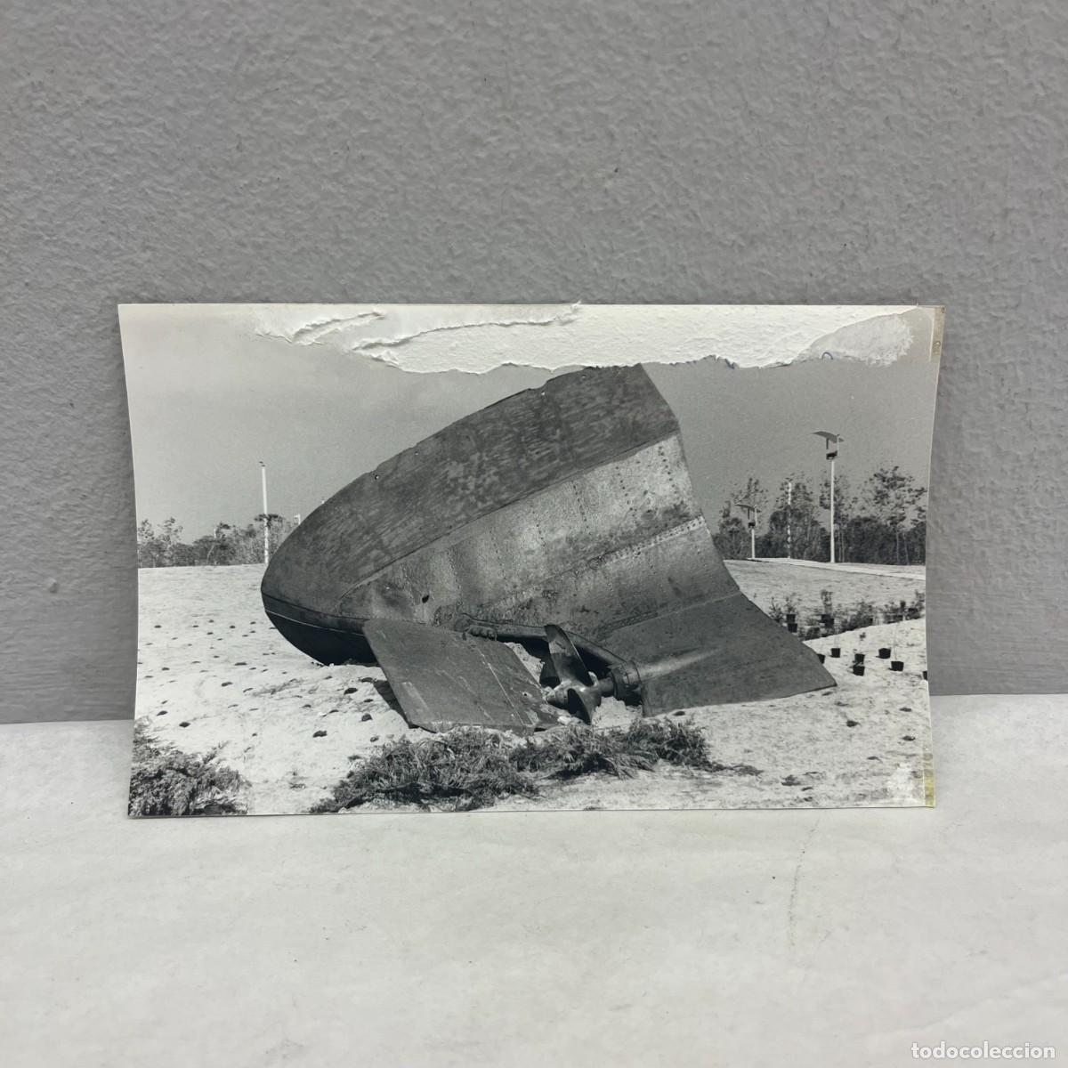 Fotograf&iacute;a antigua: ANTIGUA FOTOGRAFIA - TROZO DE BARCO - POBLE NOU - SEPTIEMBRE 1992 - 140 X 90 MM / 4904
