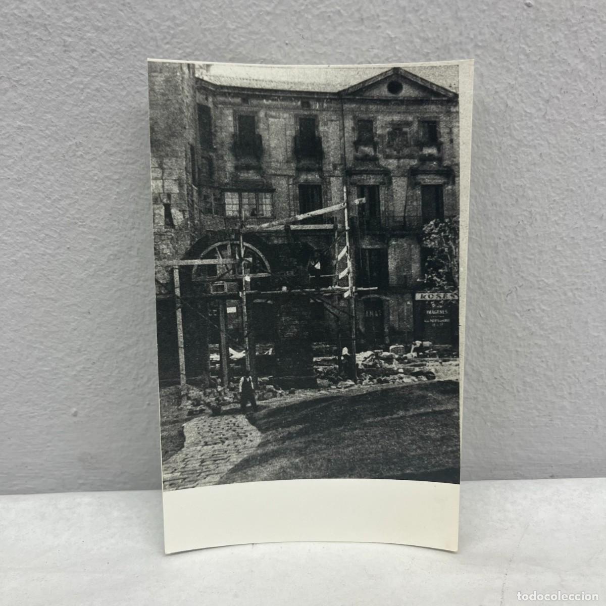Fotograf&iacute;a antigua: ANTIGUA FOTOGRAFIA - PLA&Ccedil;A NOVA - CONSTRUINT UN ARC ROM&Agrave; - 1958 - ARQUITECTURA - 140 X 90 MM / 4921