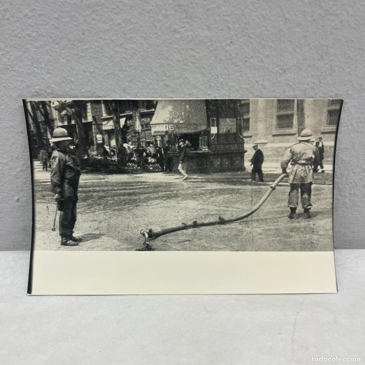 Fotograf&iacute;a antigua: ANTIGUA FOTOGRAFIA -ELEMENTS DE NETEJA - HOMBRES LIMPIANDO LAS CALLES - 1913 - 140 X 90 MM / 4923