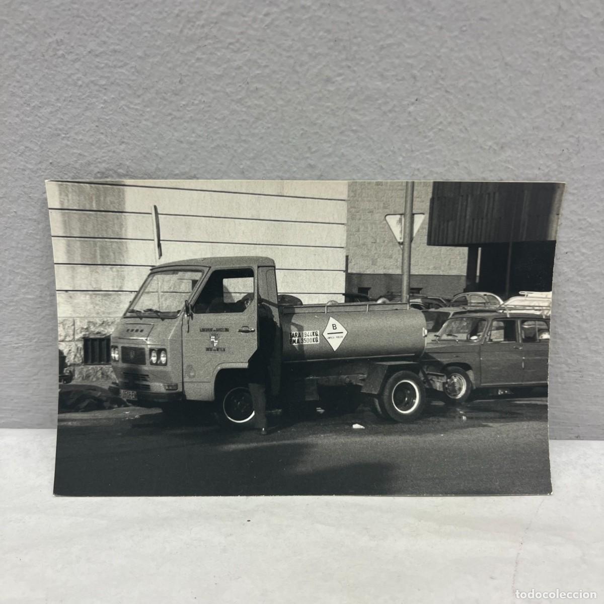 Fotograf&iacute;a antigua: ANTIGUA FOTOGRAFIA - COCHE DE LIMPIEZA - AYUNTAMIENTO DE BARCELONA - 1983 - 140 X 90 MM / 4943