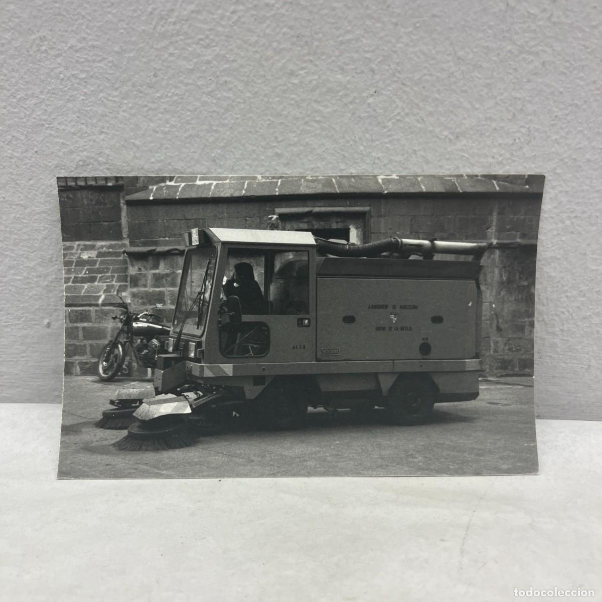 Fotograf&iacute;a antigua: ANTIGUA FOTOGRAFIA - BARREDORA MEC&Aacute;NICA - SERVICIO LIMPIEZA - BARCELONA - 1983 - 140 X 90 MM / 4944