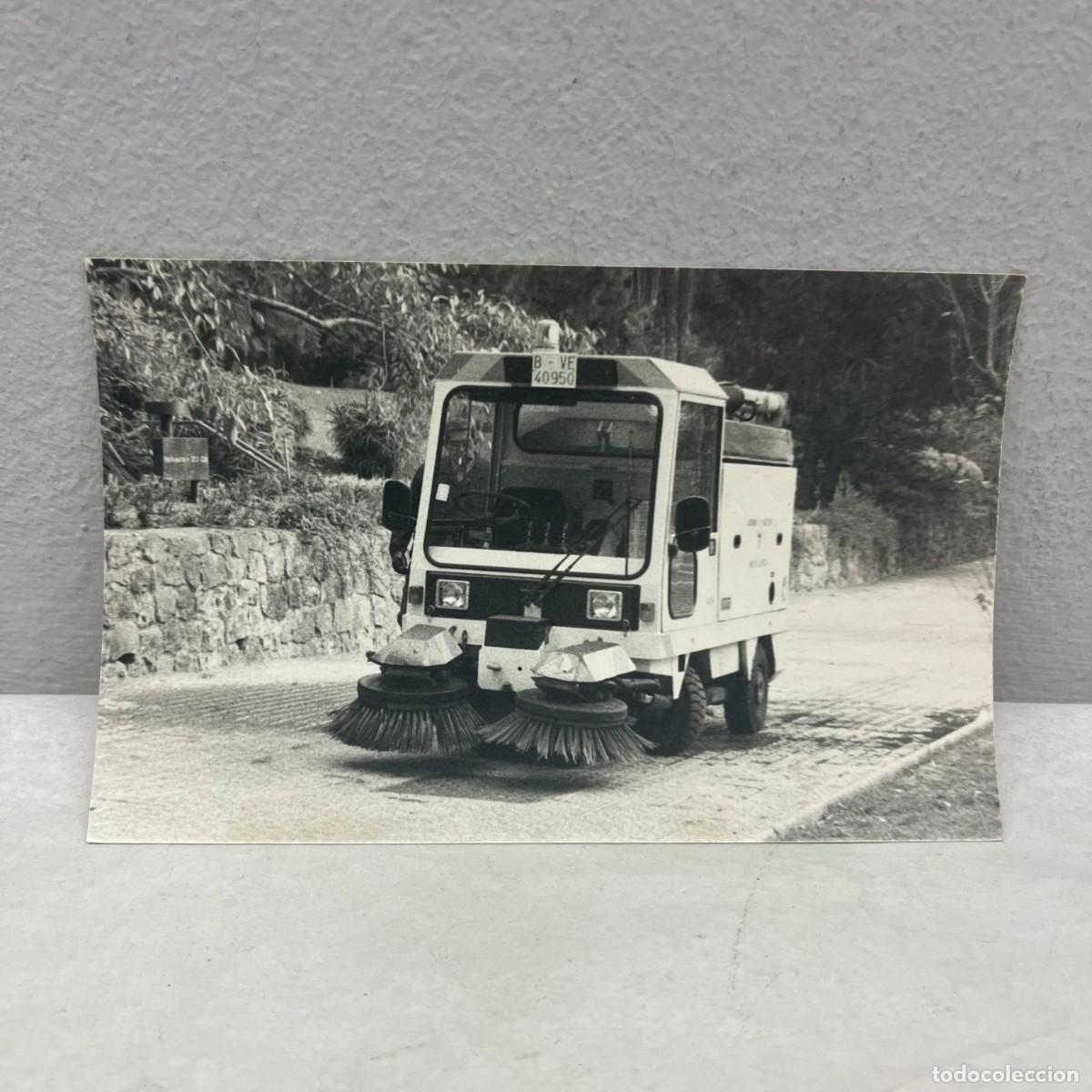 Fotograf&iacute;a antigua: ANTIGUA FOTOGRAFIA - COCHE DE LIMPIEZA - BARCELONA - 1983 - 140 X 90 MM / 5105