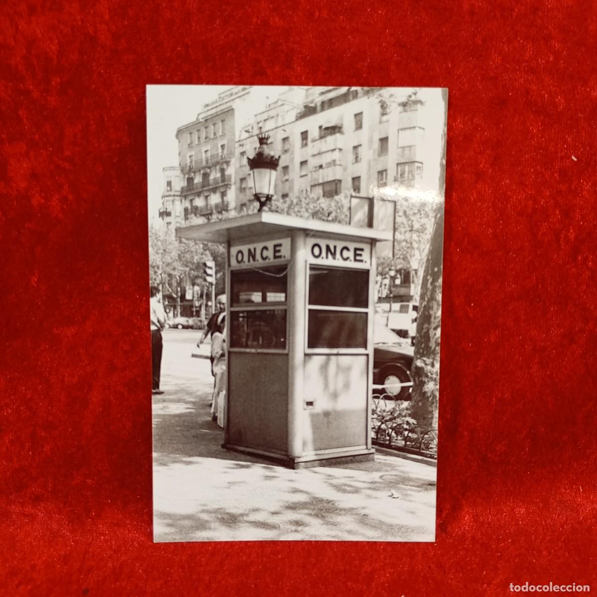 Fotografia antica: ANTIGUA FOTOGRAFIA - PASSEIG DE GRACIA - CABINA DE LA ONCE - BARCELONA - 1990 - 140 X 90 MM / 5132