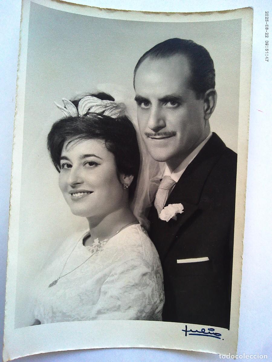 Fotograf&iacute;a antigua: PRECIOSA FOTO DE BODA , 1962 . DE JULIO ( FIRMADA ) ...... 12 X 18 CM