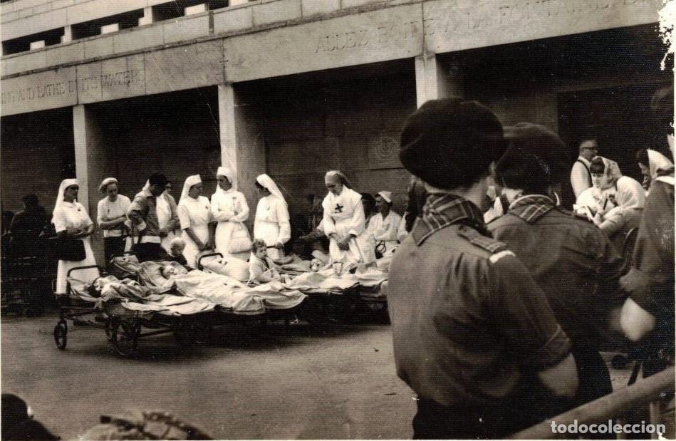 Fotografia antiga: :::: C104 - FOTOGRAFIA - NI&Ntilde;OS ENFERMOS EN LOURDES