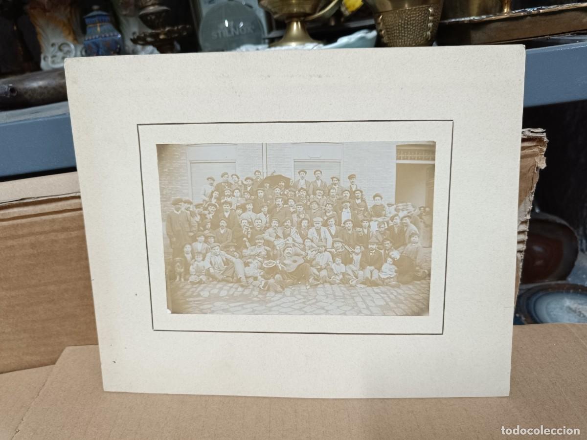Fotograf&iacute;a antigua: ANTIGUA FOTO POPULAR, OBREROS Y NI&Ntilde;OS, GUITARRA, A IDENTIFICAR -P25
