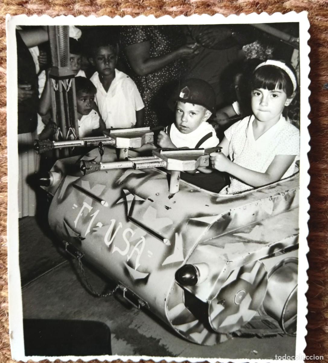 Fotograf&iacute;a antigua: NI&Ntilde;OS EN TANQUE AMERICANO EN LA FERIA