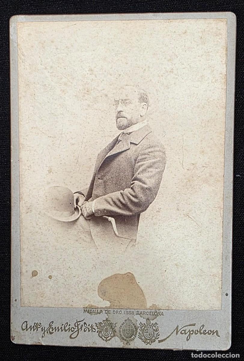Fotograf&iacute;a antigua: Fotograf&iacute;a Antigua Cabinet Card Caballero con Sombrero &ndash; Estudio Napole&oacute;n Barcelona