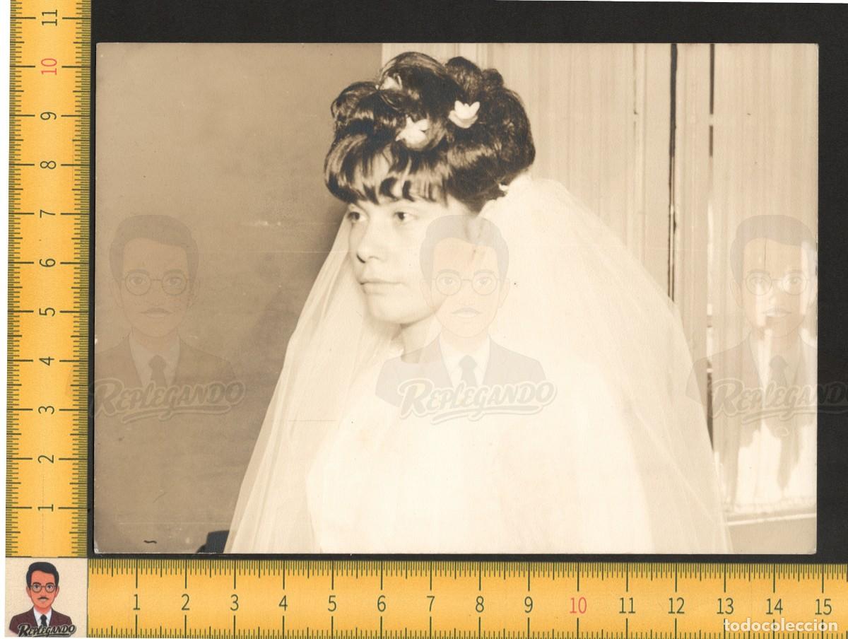 Fotograf&iacute;a antigua: RETRATO BELLA NOV&Iacute;A FLORES PELO VELO VESTIDO BLANCO D&Iacute;A BODA - FOTO ANTIGUA A&Ntilde;OS 50/60 - BARCELONA