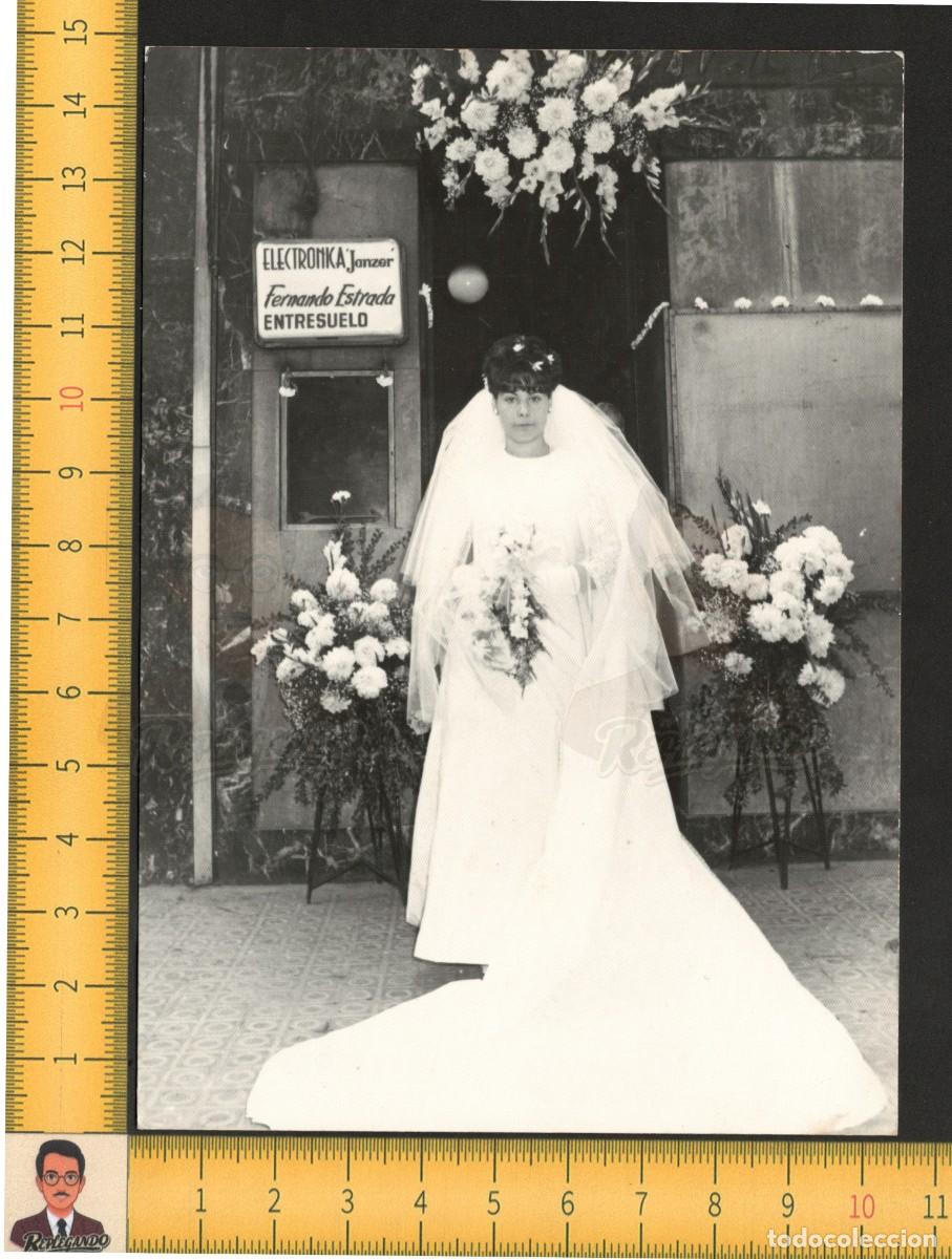 Fotograf&iacute;a antigua: LA NOVIA ENTRE LAS FLORES - FOTO ANTIGUA A&Ntilde;OS 50/60 - BARCELONA ELECTR&Oacute;NICA JANZER FERNANDO ESTRADA
