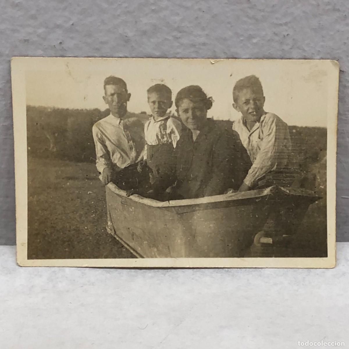 Fotograf&iacute;a antigua: ANTIGUA FOTOGRAFIA - FAMILIA EN UNA BARCA - ESTRELLA DE ORO, L&Eacute;RIDA - A&Ntilde;OS 20 - 65 X 40 MM / 331