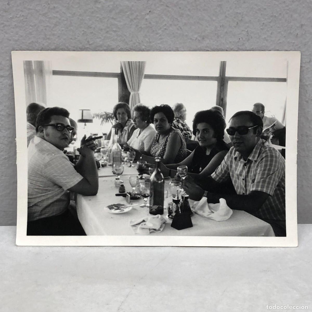 Fotograf&iacute;a antigua: ANTIGUA FOTOGRAFIA - COMIDA FAMILIAR - RESTAURANTE - A&Ntilde;OS 50 - 130 X 90 MM / 337
