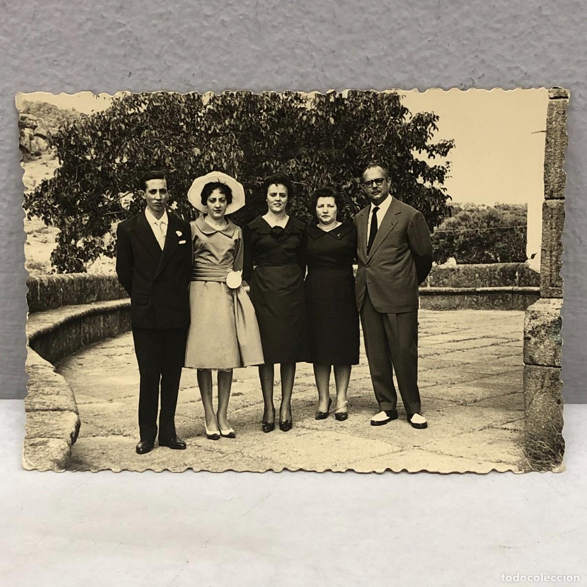Fotograf&iacute;a antigua: ANTIGUA FOTOGRAFIA - RETRATO FAMILIAR EN UNA BODA - CEREMONIA - 1959 - 105 X 70 MM / 340