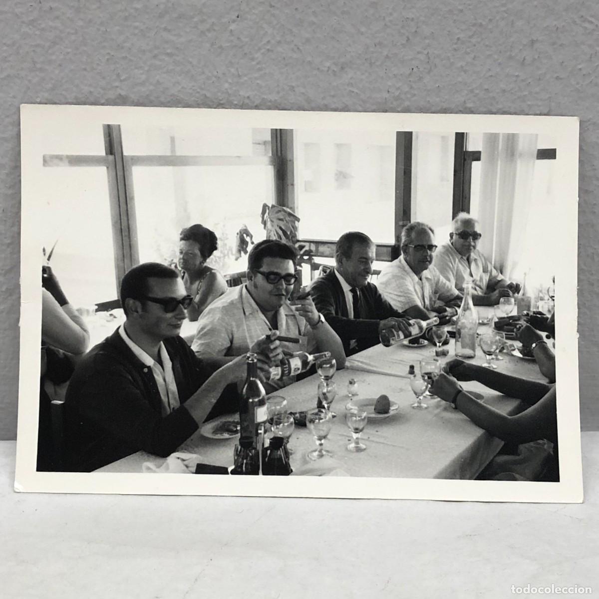 Fotograf&iacute;a antigua: ANTIGUA FOTOGRAFIA - COMIDA FAMILIAR - RESTAURANTE - A&Ntilde;OS 50 - 130 X 90 MM / 348