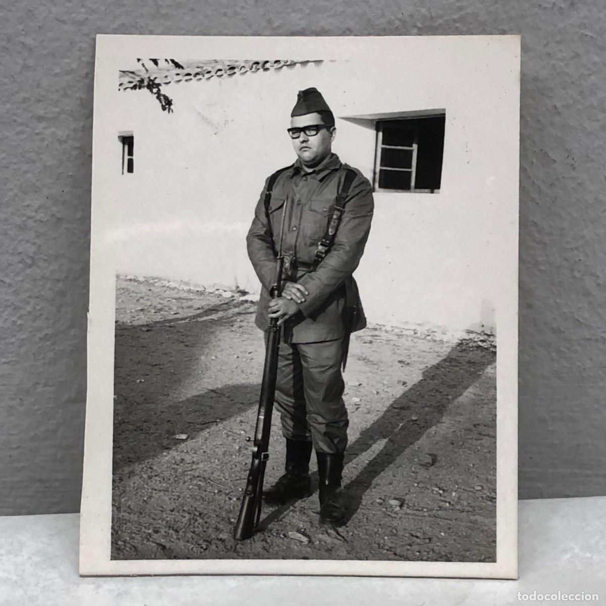 Fotograf&iacute;a antigua: ANTIGUA FOTOGRAFIA - RETRATO HOMBRE - UNIFORME MILITAR - A&Ntilde;OS 40 - 90 X 70 MM / 353