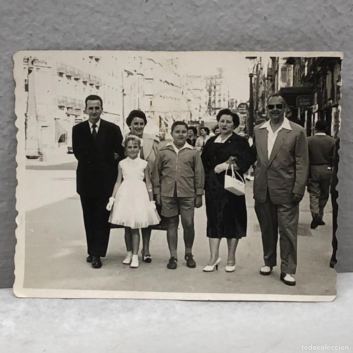 Fotograf&iacute;a antigua: ANTIGUA FOTOGRAFIA - RETRATO FAMILIAR - PRIMERA COMUNION - VIGO - 1956 - 75 X 60 MM / 360