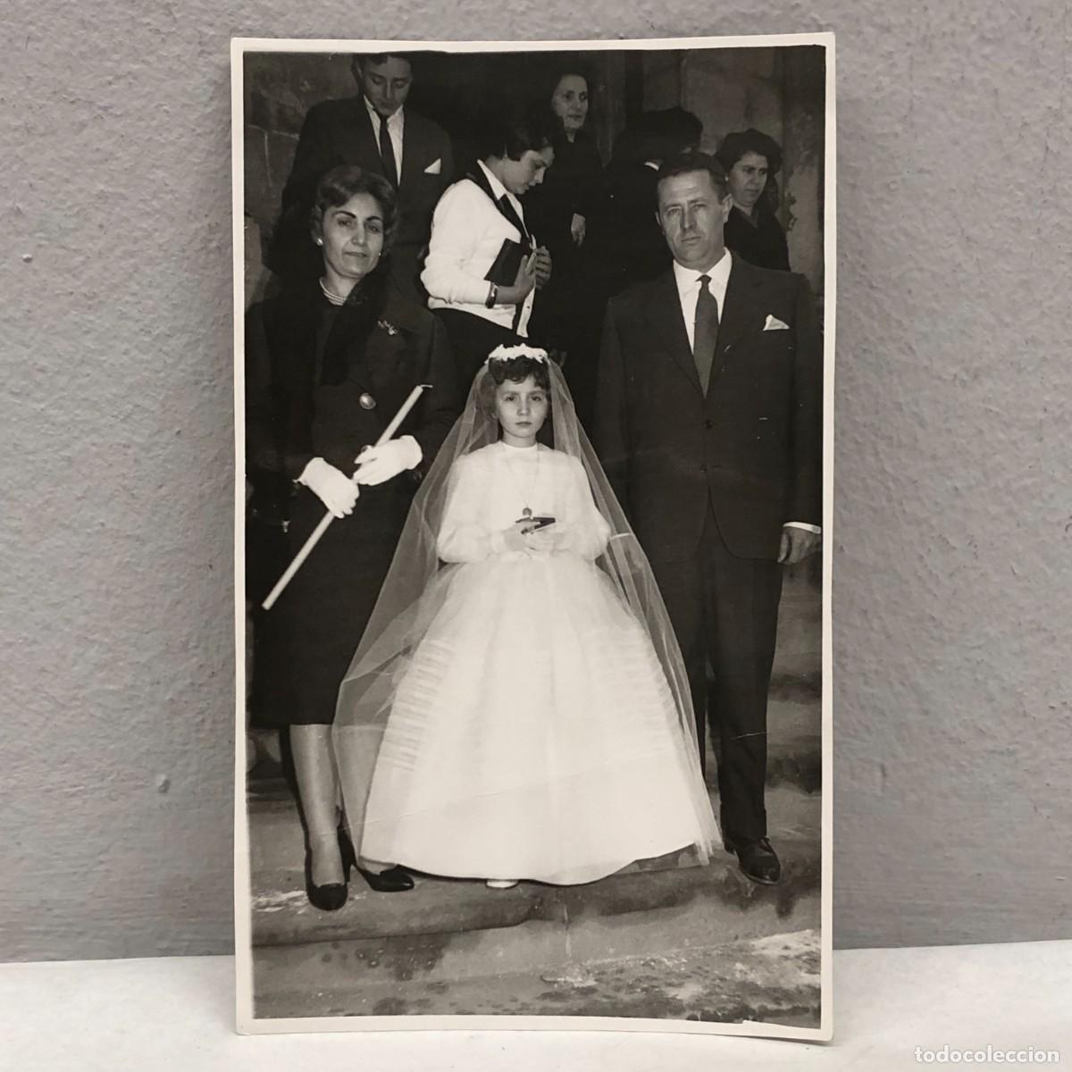 Fotograf&iacute;a antigua: ANTIGUA FOTOGRAFIA - RETRATO NI&Ntilde;A EN PRIMERA COMUNI&Oacute;N - IGLESIA - A&Ntilde;OS 30 - 145 X 85 MM / 386