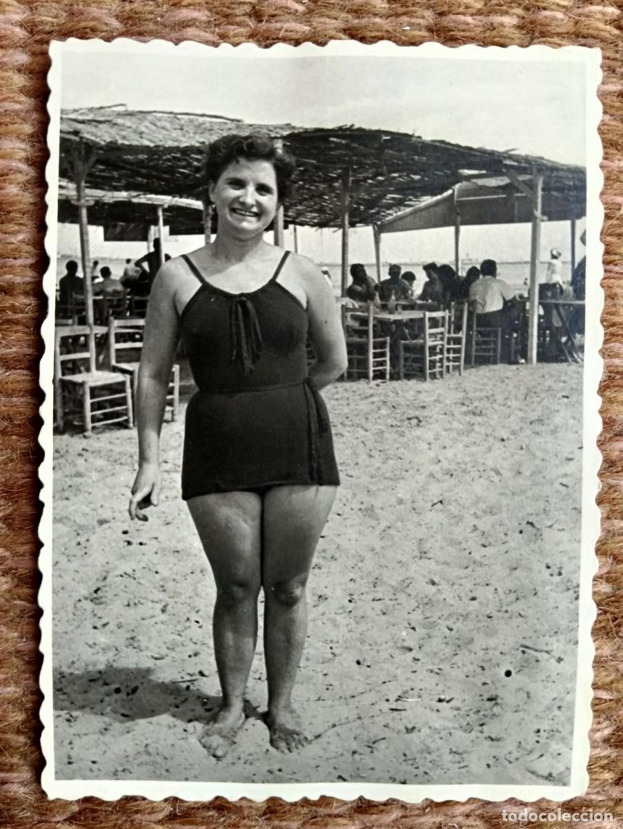 Fotograf&iacute;a antigua: BA&Ntilde;ISTA - SE&Ntilde;ORITA EN BA&Ntilde;ADOR 1956