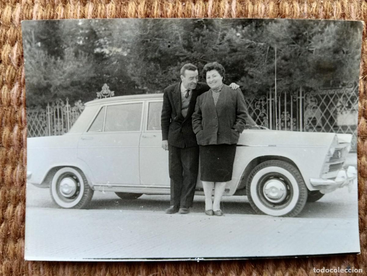 Fotograf&iacute;a antigua: COCHE ANTIGUO - SEAT 1500