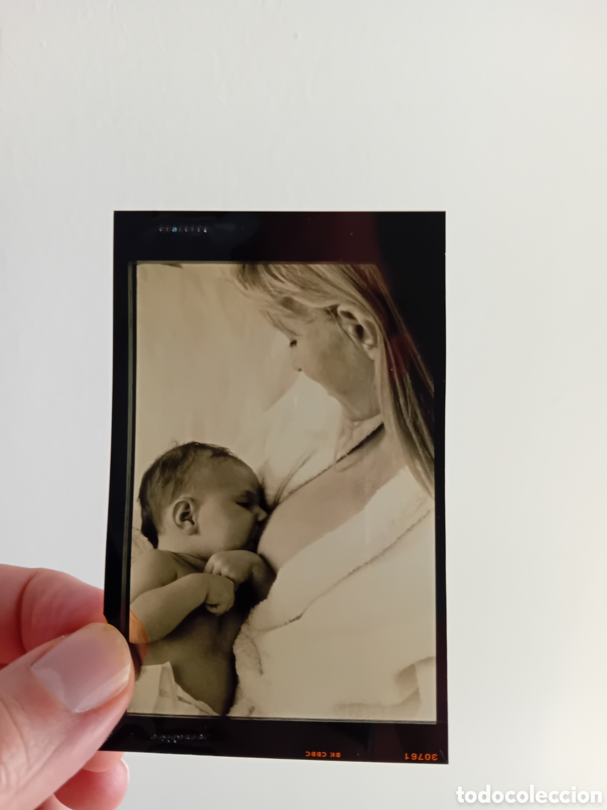 Fotograf&iacute;a antigua: DIAPO PLACA MEDIO FORMATO FOTO PROFESIONAL PUBLICITARIA BEBE NI&Ntilde;O MAMA PECHO A&Ntilde;OS 90