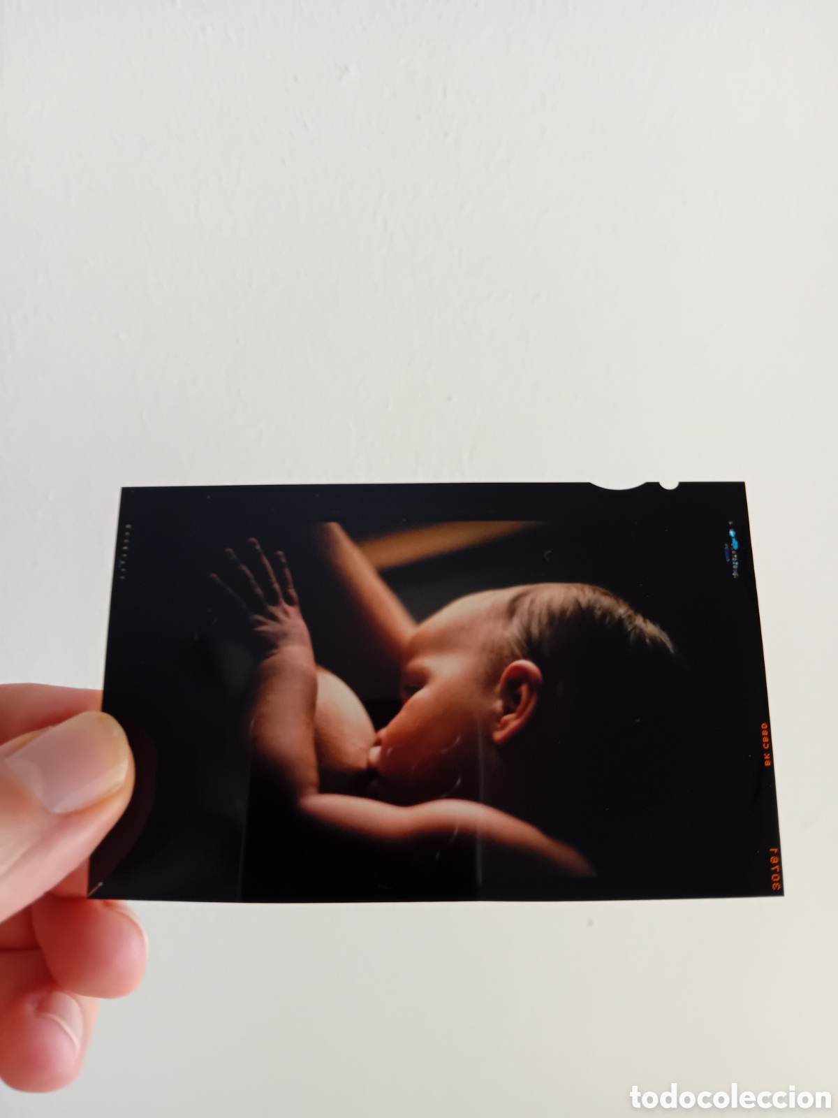 Fotograf&iacute;a antigua: DIAPO PLACA MEDIO FORMATO FOTO PROFESIONAL PUBLICITARIA BEBE TOMANDO PECHO. A&Ntilde;OS 90