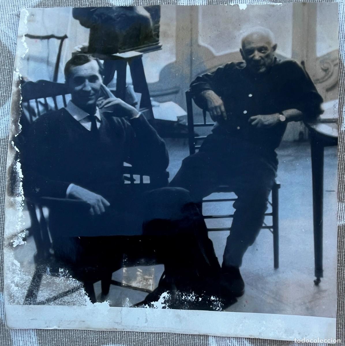 Fotograf&iacute;a antigua: ANTIGUA FOTOGRAFIA DE PABLO PICASSO, CON EL TORERO LUIS MIGUEL DOMINGUIN, MIDE 18 X 17,7 CMS. TIENE