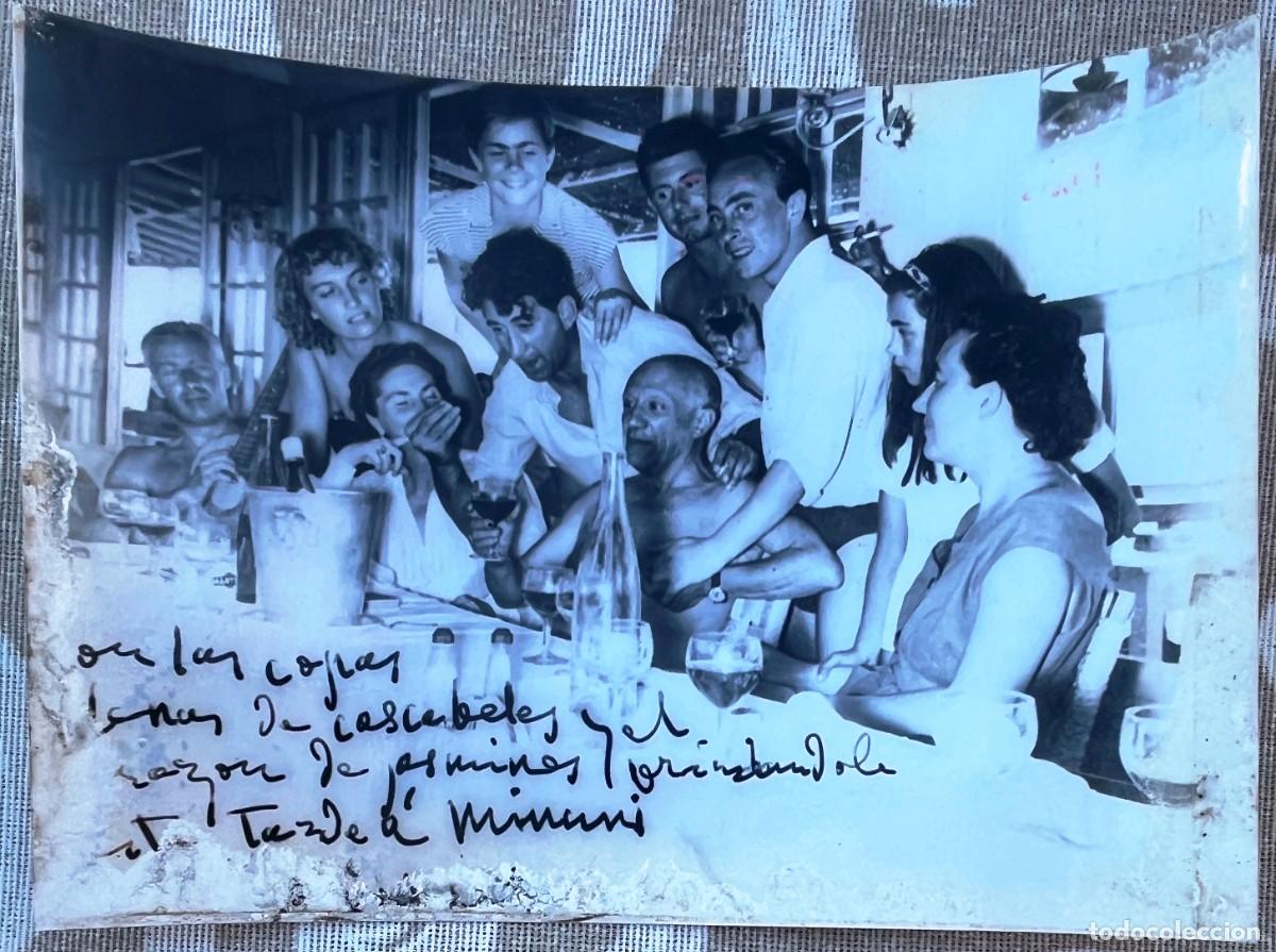 Fotograf&iacute;a antigua: ANTIGUA FOTOGRAFIA DE PABLO PICASSO, CON LAS COPAS LLENAS DE CASCABELES Y EL CORAZON DE JAZINES, BRI