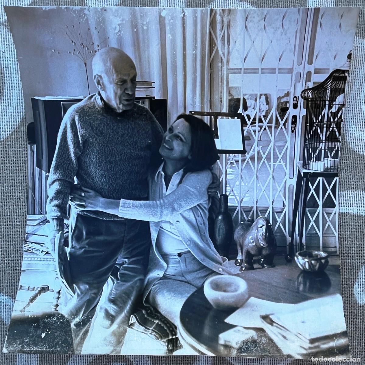 Fotograf&iacute;a antigua: ANTIGUA FOTOGRAFIA DE PABLO PICASSO, CON LA ATRIZ ITALIANA LUCIA BOSE, 19 DE JUNIO DE 1971, MIDE 19
