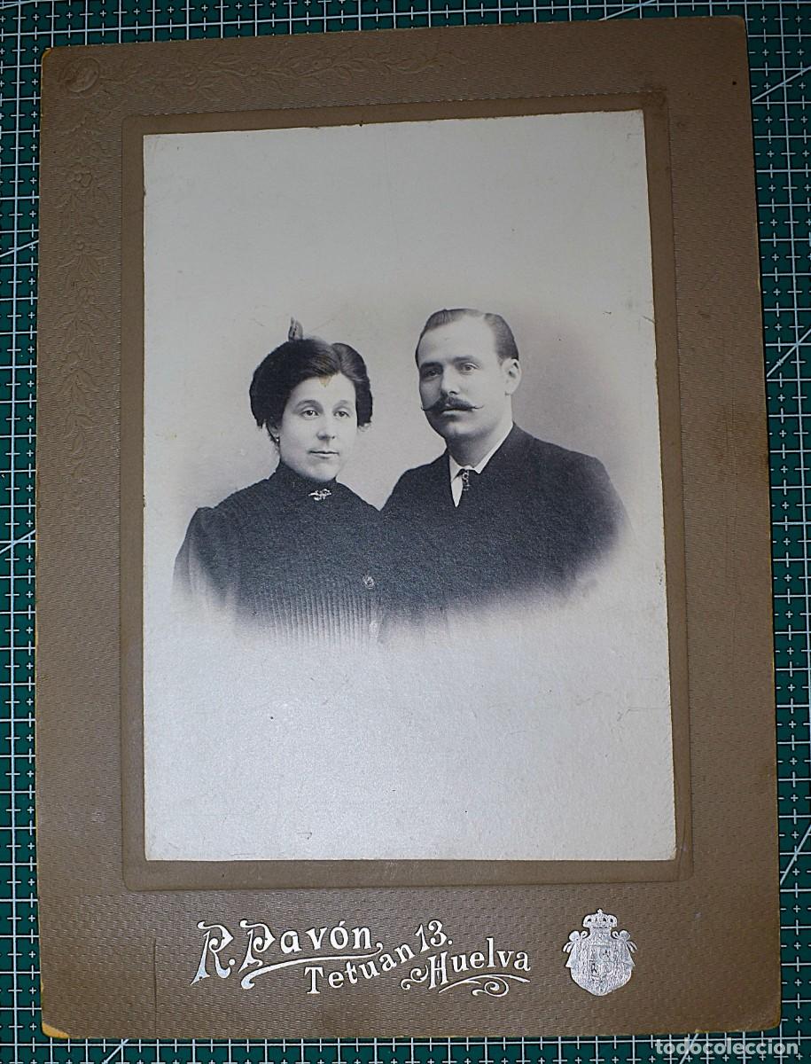 Fotograf&iacute;a antigua: Foto fechada en 1903 del fot&oacute;grafo Pav&oacute;n, de Huelva. Mide 28 x 20 cm. incluido paspart&uacute;.