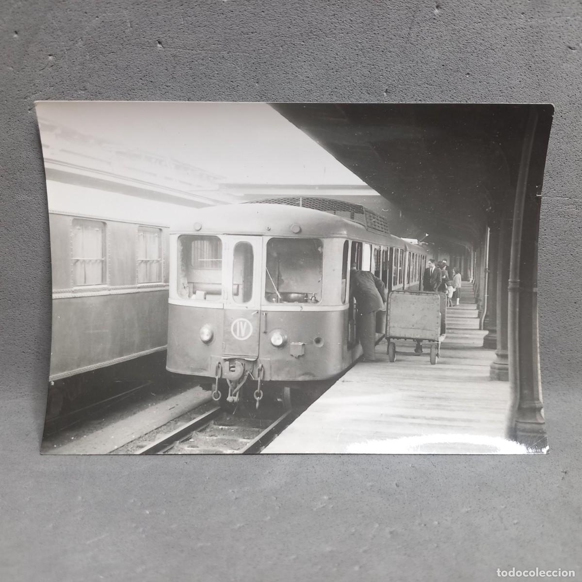 Fotograf&iacute;a antigua: Antigua fotografia del Tren de Bilbao a Santander. A&ntilde;o 1964