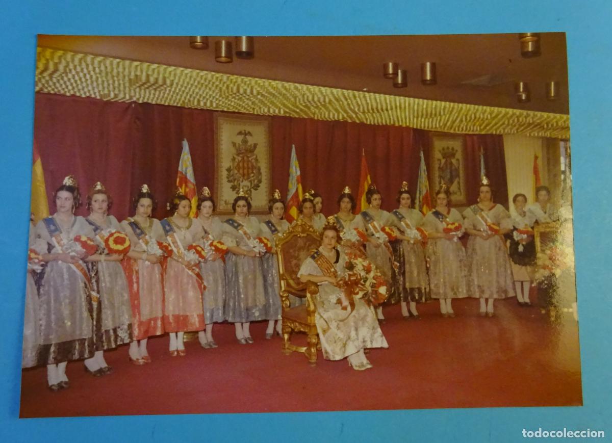 Fotograf&iacute;a antigua: FOTOGRAF&Iacute;A FALLERA MAYOR DE VALENCIA Y SU CORTE. FALLAS 1974. FOT&Oacute;GRAFO F. P&Eacute;REZ APARISI